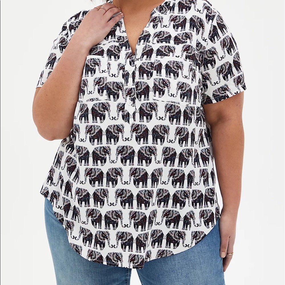 TORRID HARPER - WHITE ELEPHANT CHALLIS PULLOVER BLOUSE 1X GUC